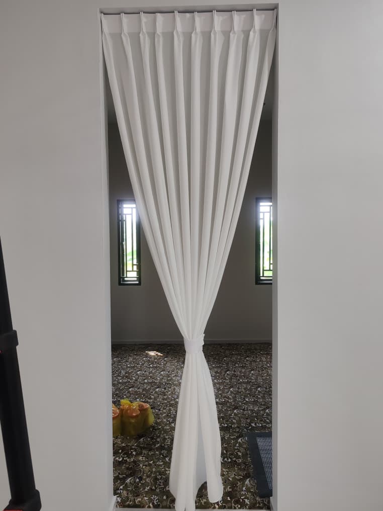 DOOR CURTAIN